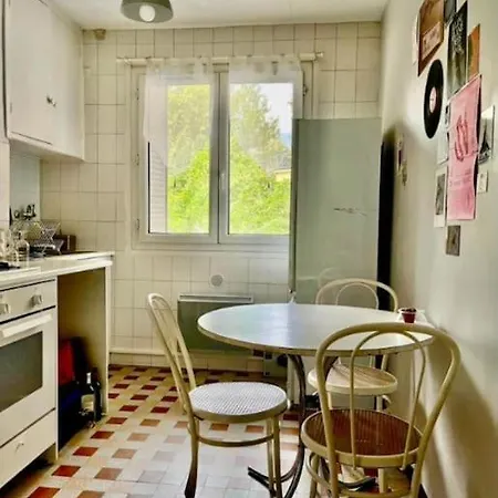 Jaures Right March 2024 Apartment
